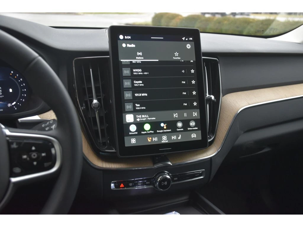 2026 Volvo - image 18