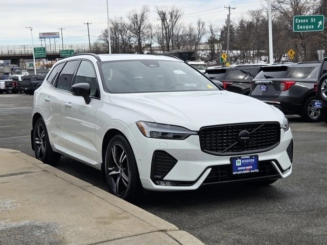 2022 Volvo - image 4