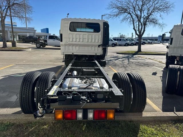 2025 Isuzu NPR - image 8