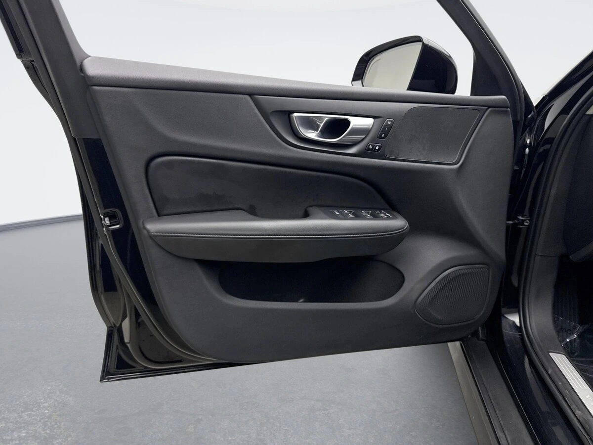 2024 Volvo - image 9