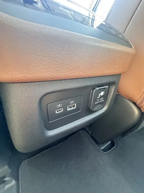 2025 Nissan Pathfinder Platinum photo 28