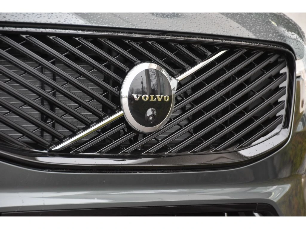 2026 Volvo - image 11