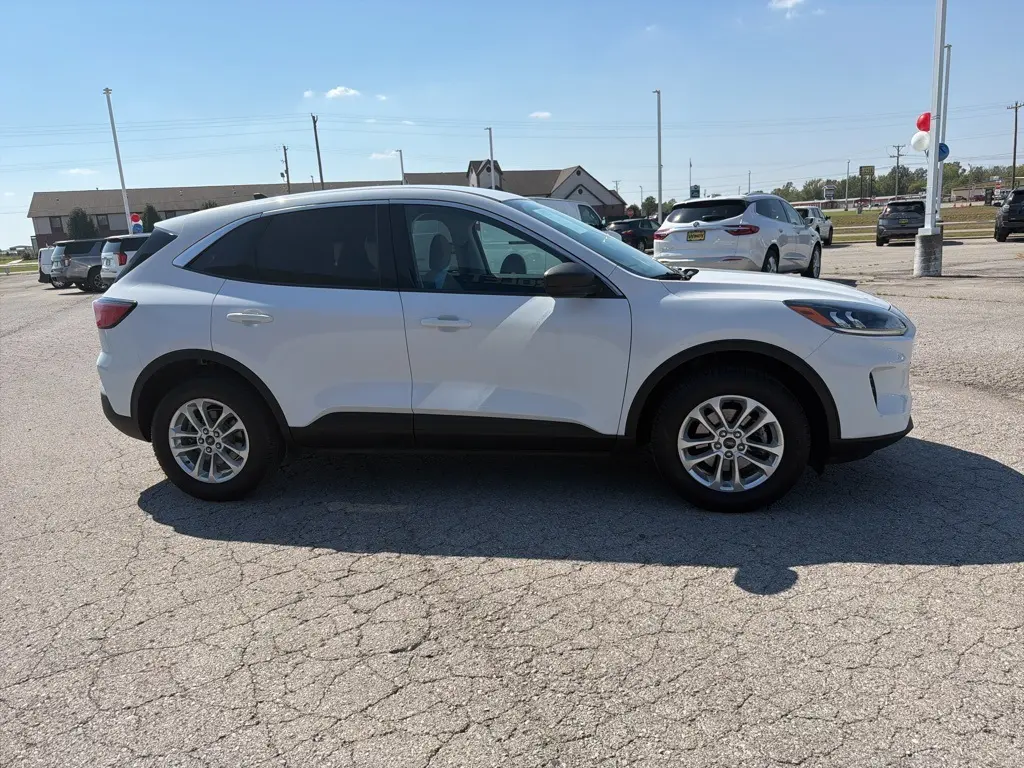 2022 Ford Escape SE photo 4