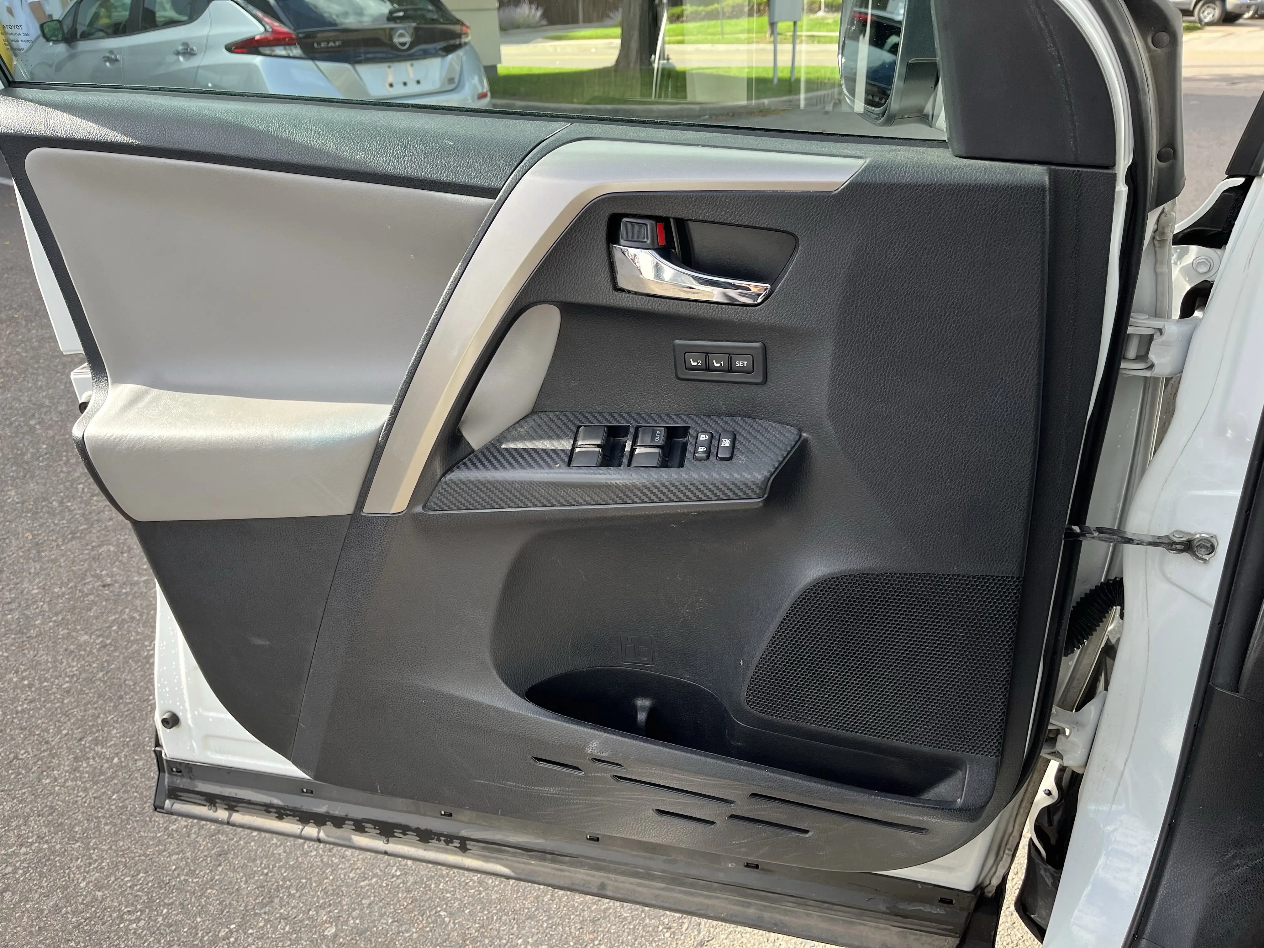2015 Toyota RAV4 Limited photo 10