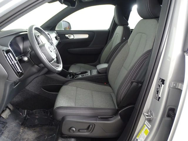 2025 Volvo - image 11