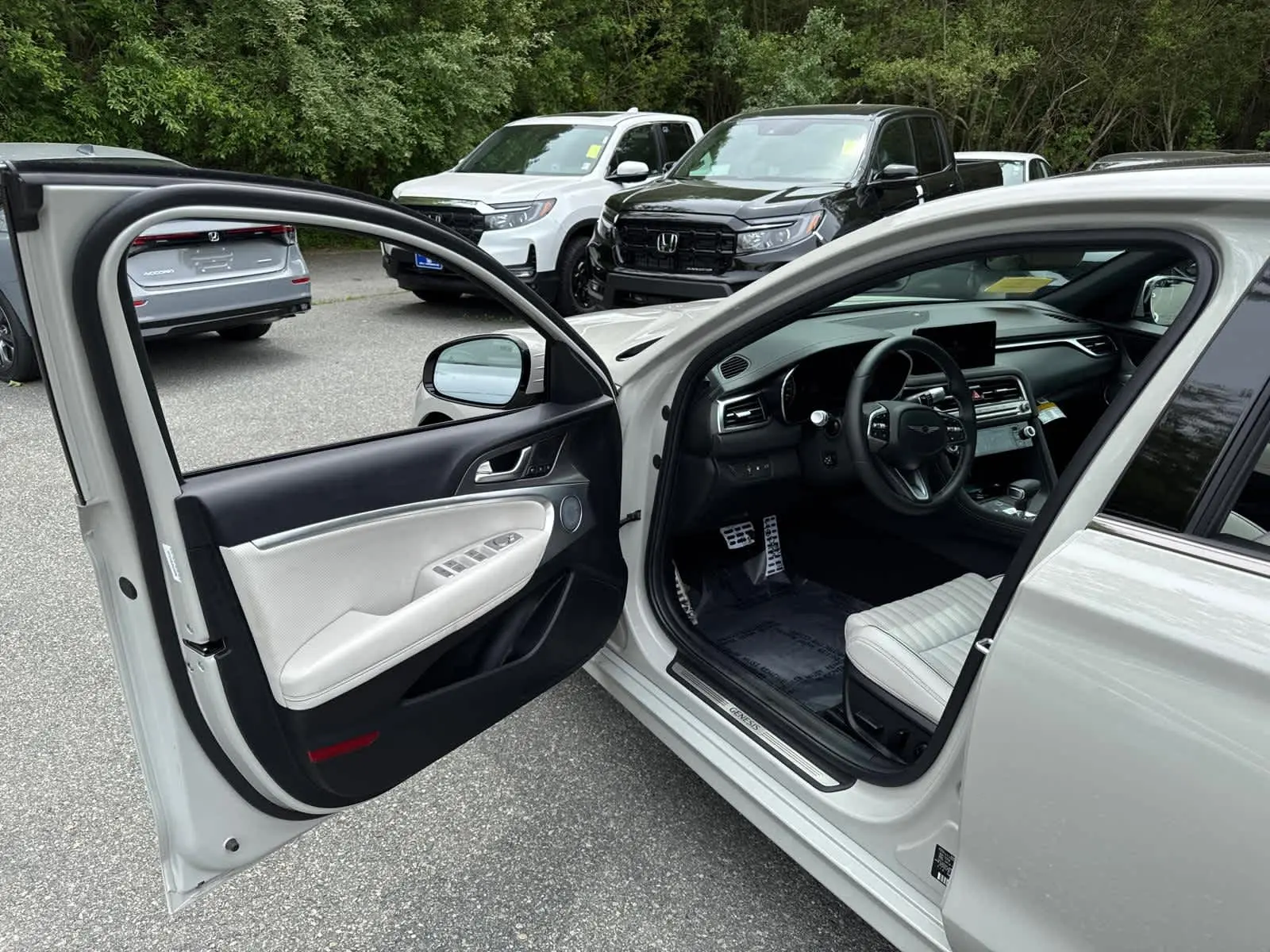 2025 Genesis G70 2.5T photo 11