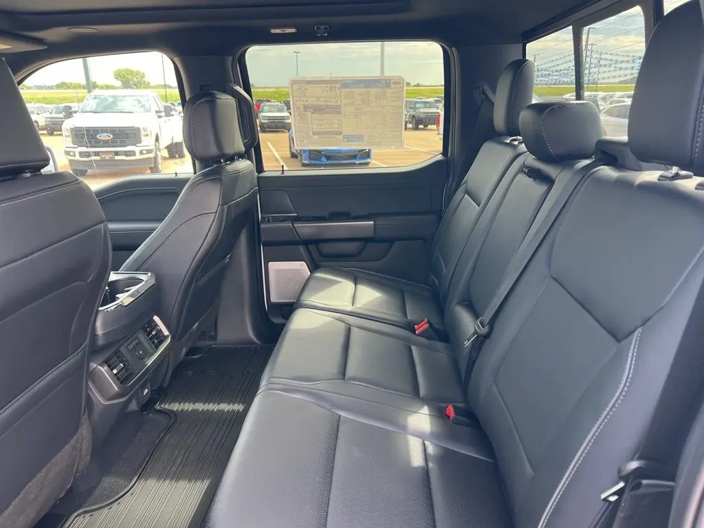 2025 Ford F-150 Lariat photo 13