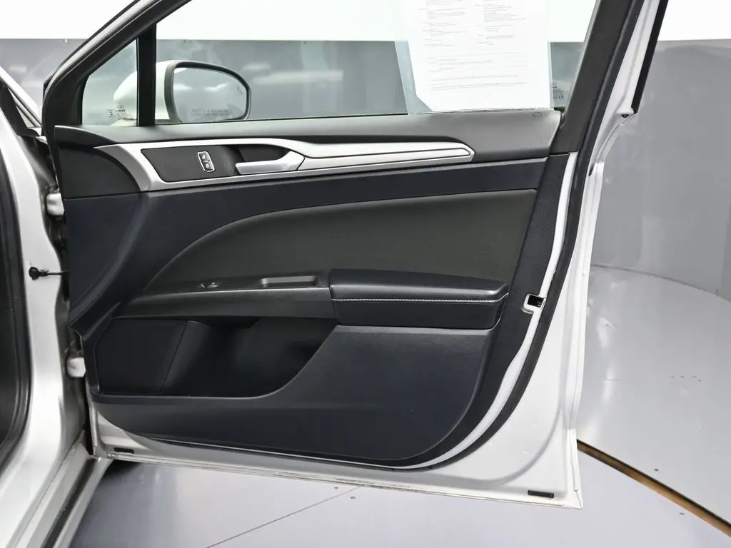 2019 Ford Fusion SE Hybrid photo 23