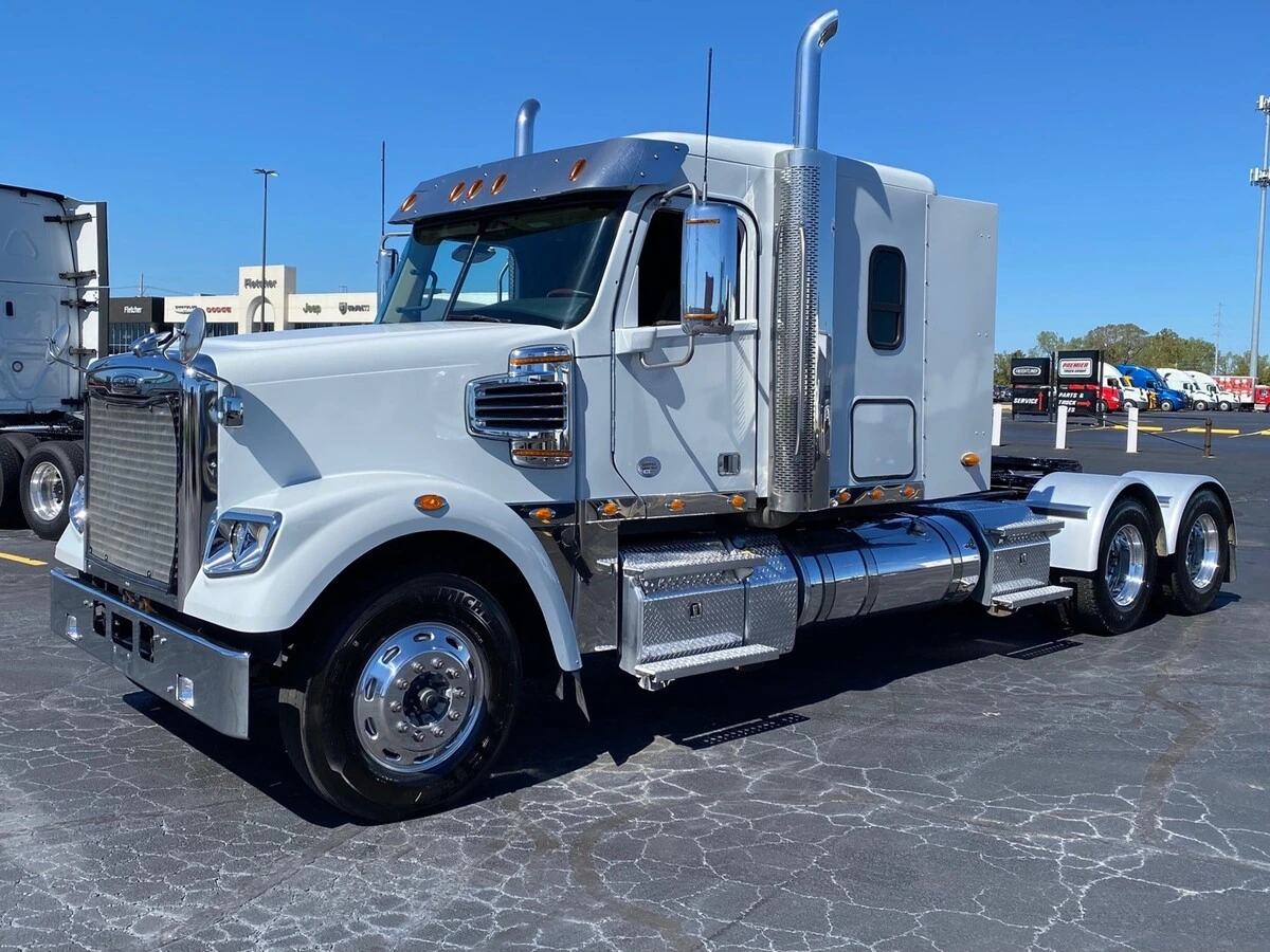 2023 Freightliner 122SD
