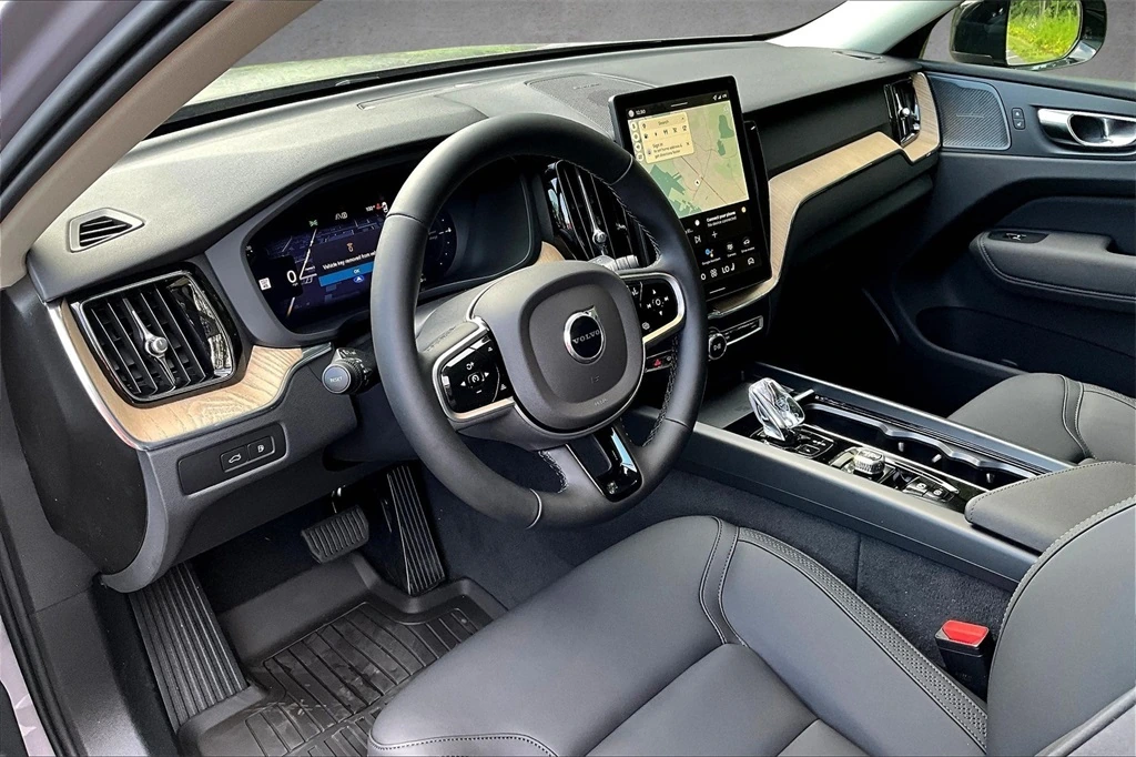 2026 Volvo - image 7
