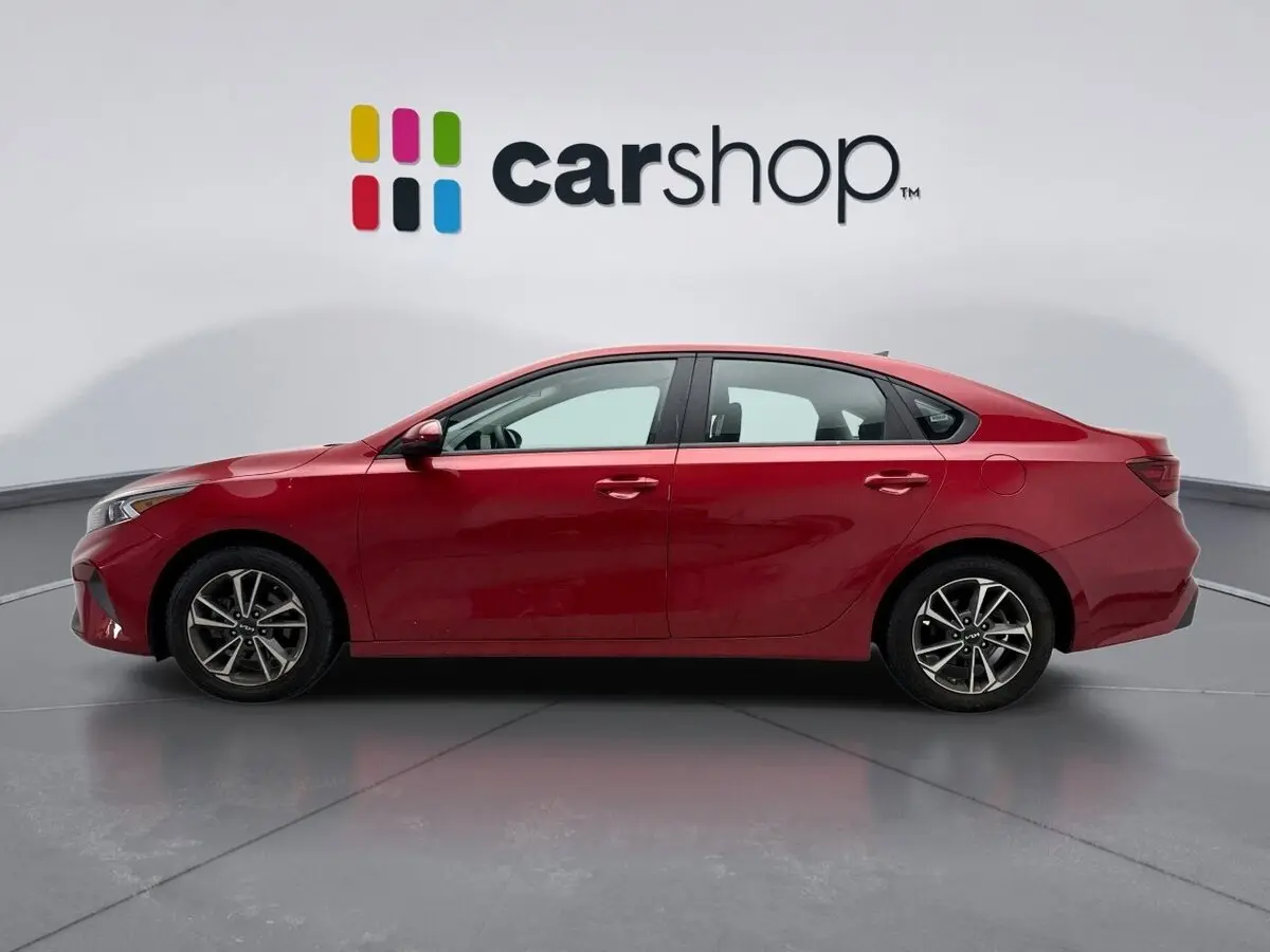 2024 Kia Forte LXS photo 2