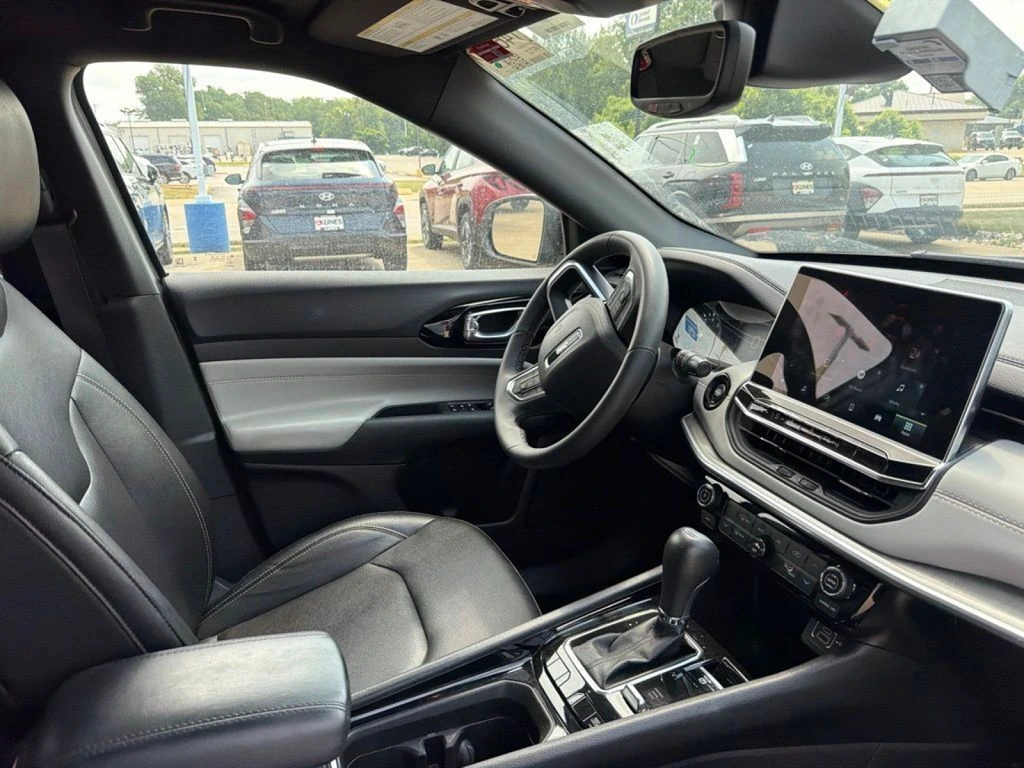 2025 Jeep Compass Limited - Photo 13
