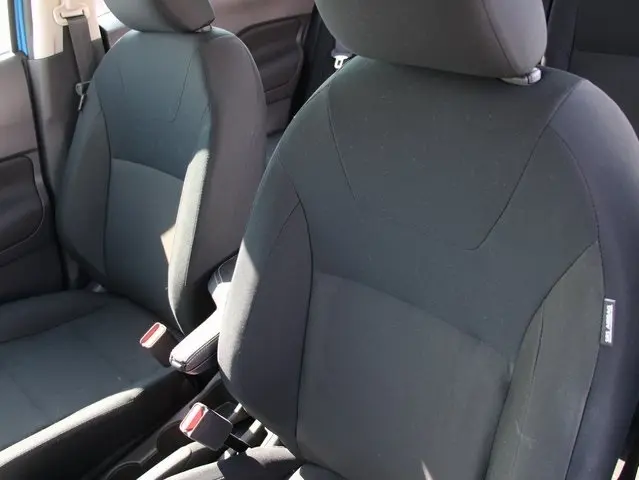 2025 Nissan Kicks Play S photo 5