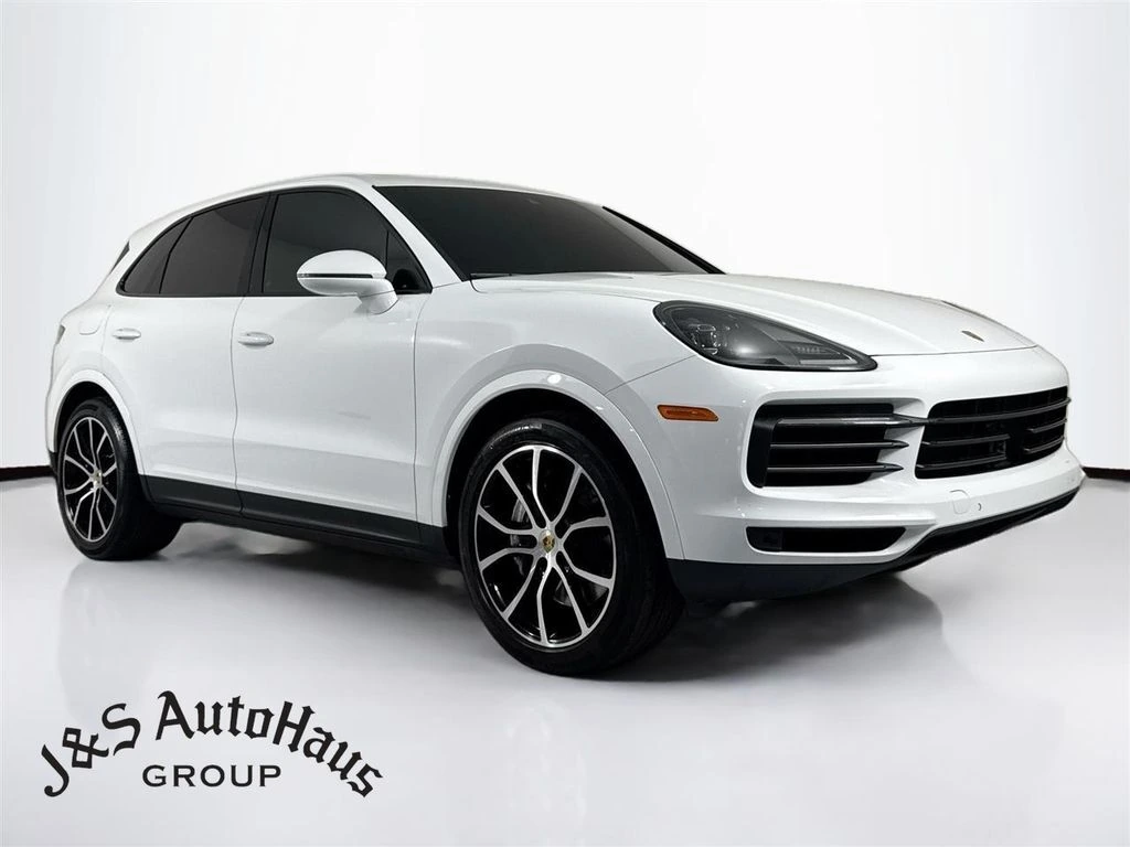 2023 Porsche Cayenne Platinum Edition's photo