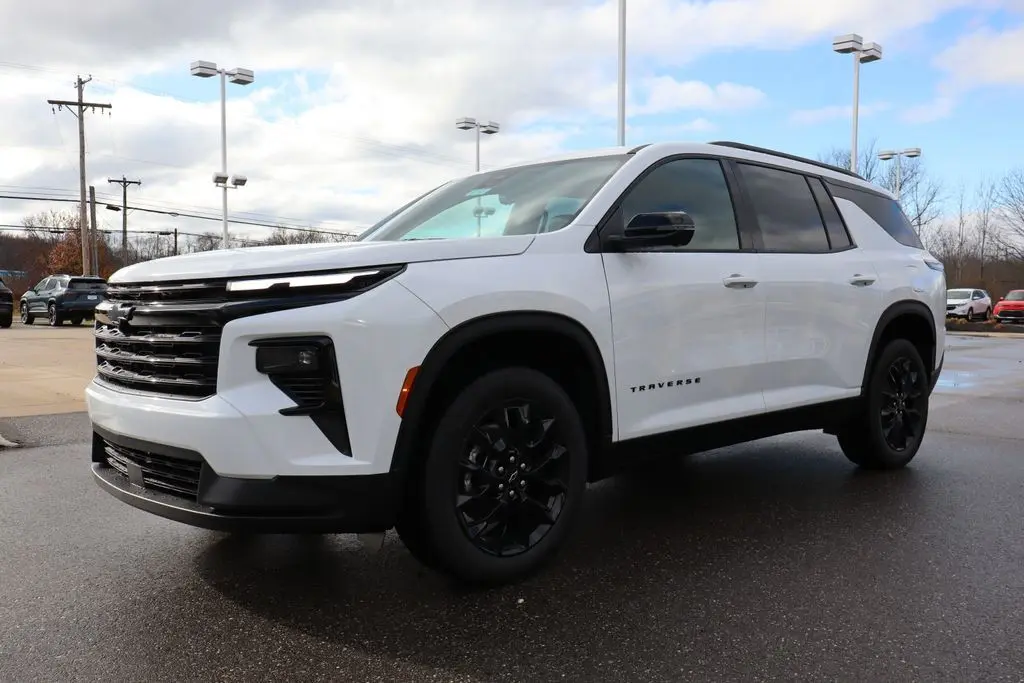 2026 Chevrolet Traverse 1LT photo 3