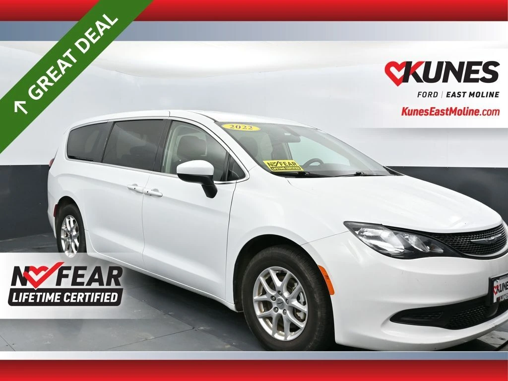 2022 Chrysler Voyager's photo