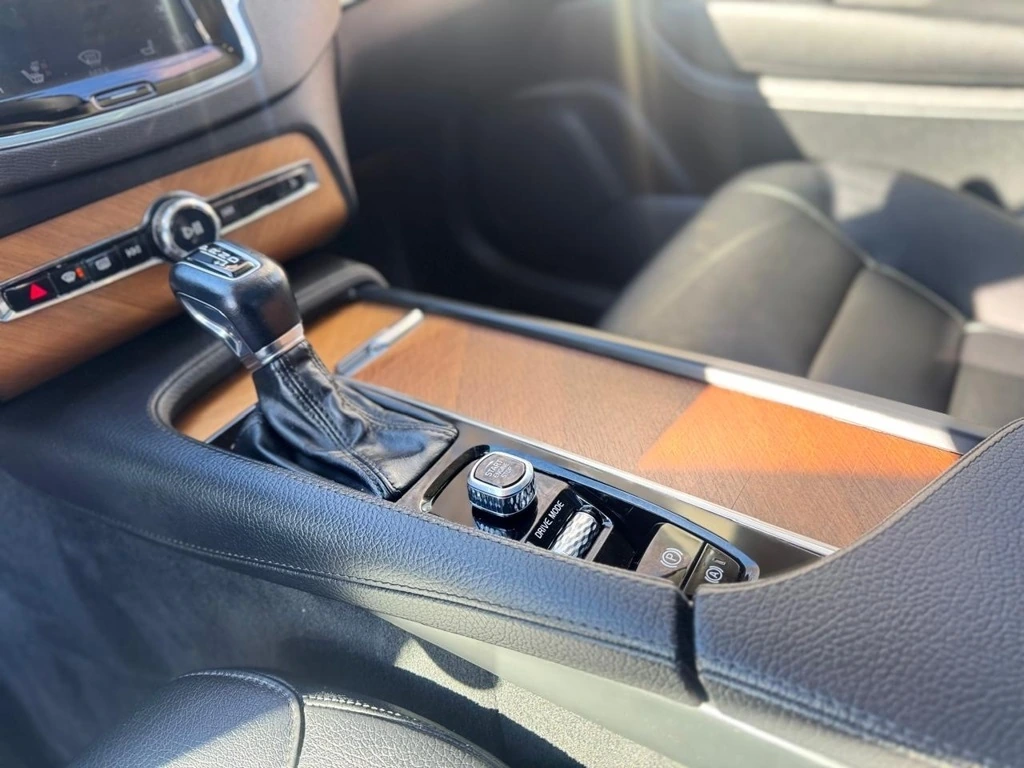 2021 Volvo - image 17