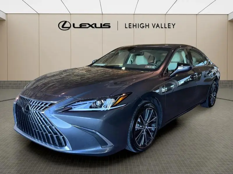 2025 Lexus ES Hybrid 300h's photo