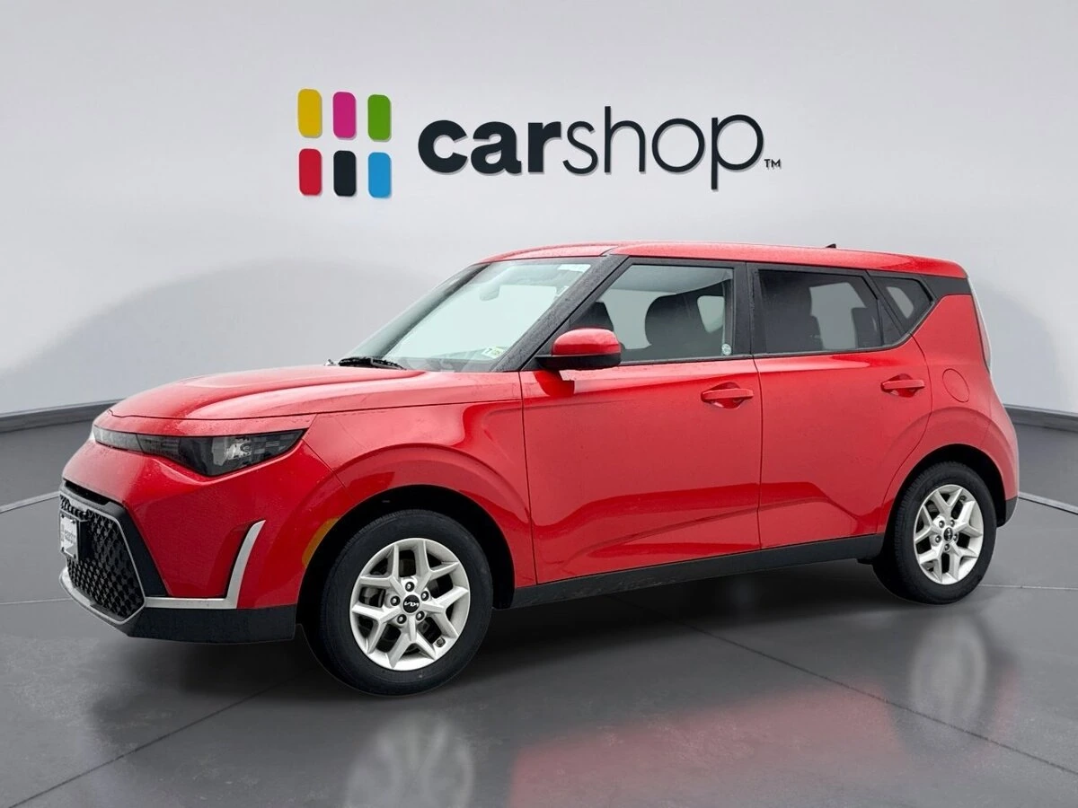 2024 Kia Soul LX's photo