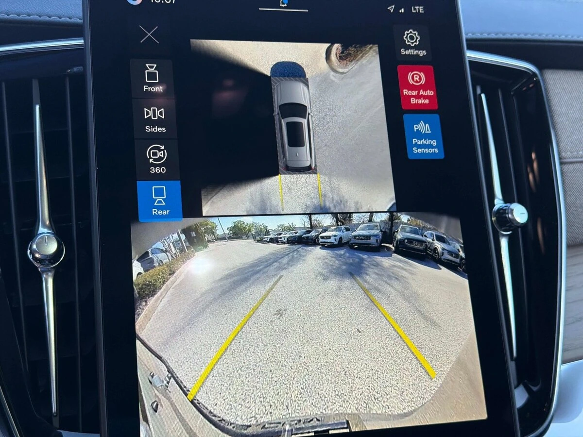 2026 Volvo - image 22