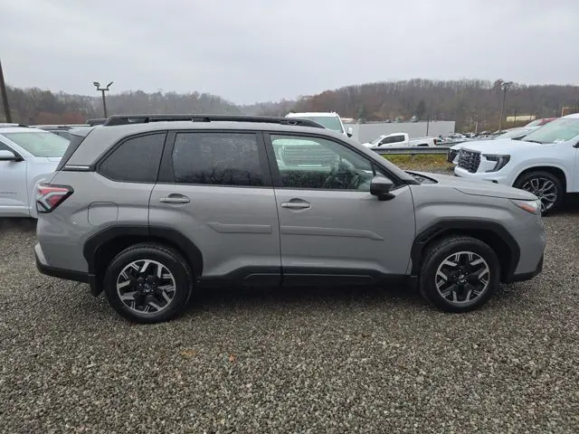2025 Subaru Forester Premium photo 2