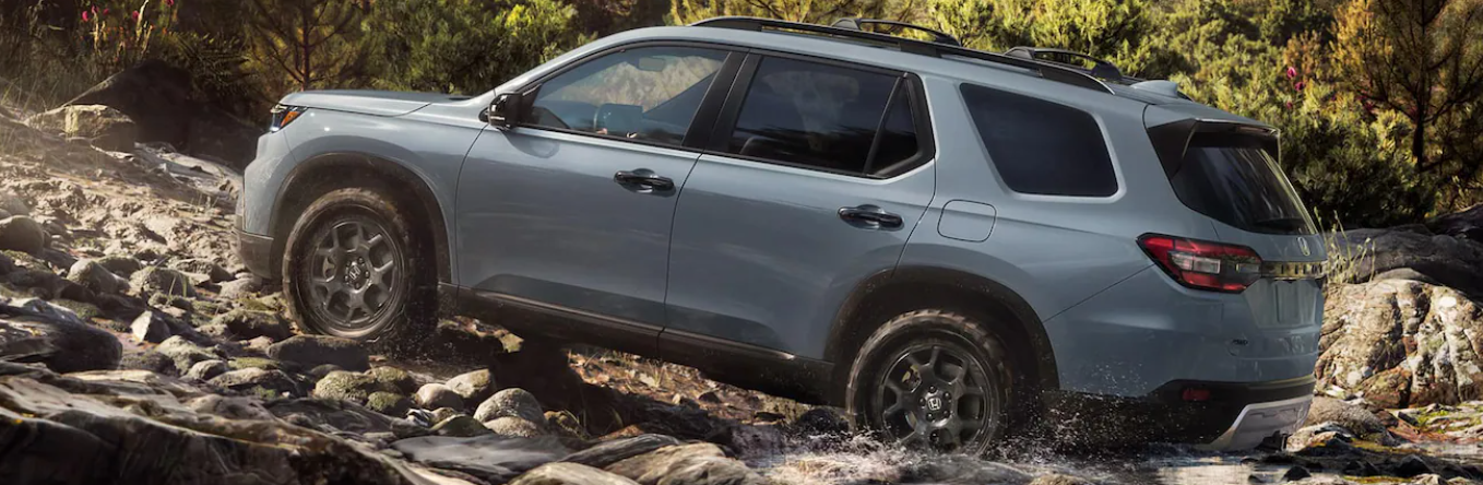 2025 Honda Pilot Trailsport in Sonic Gray Pearl with accessory crossbars