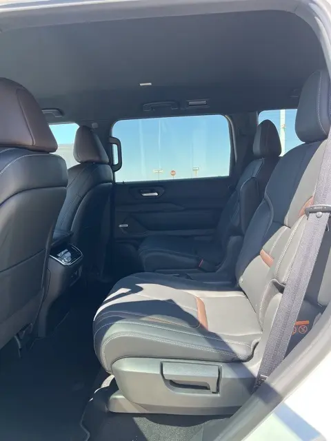 2026 Nissan Armada SL photo 10