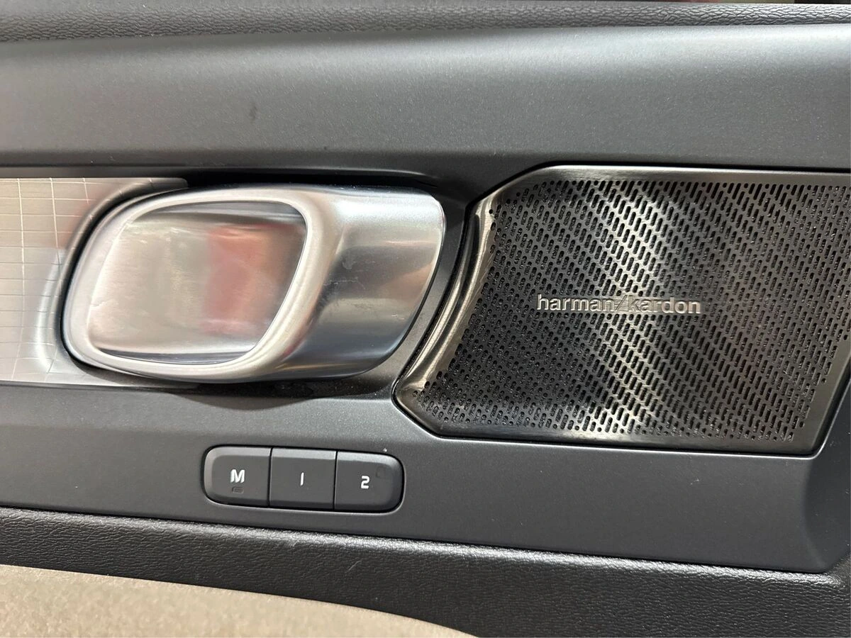 2021 Volvo - image 20