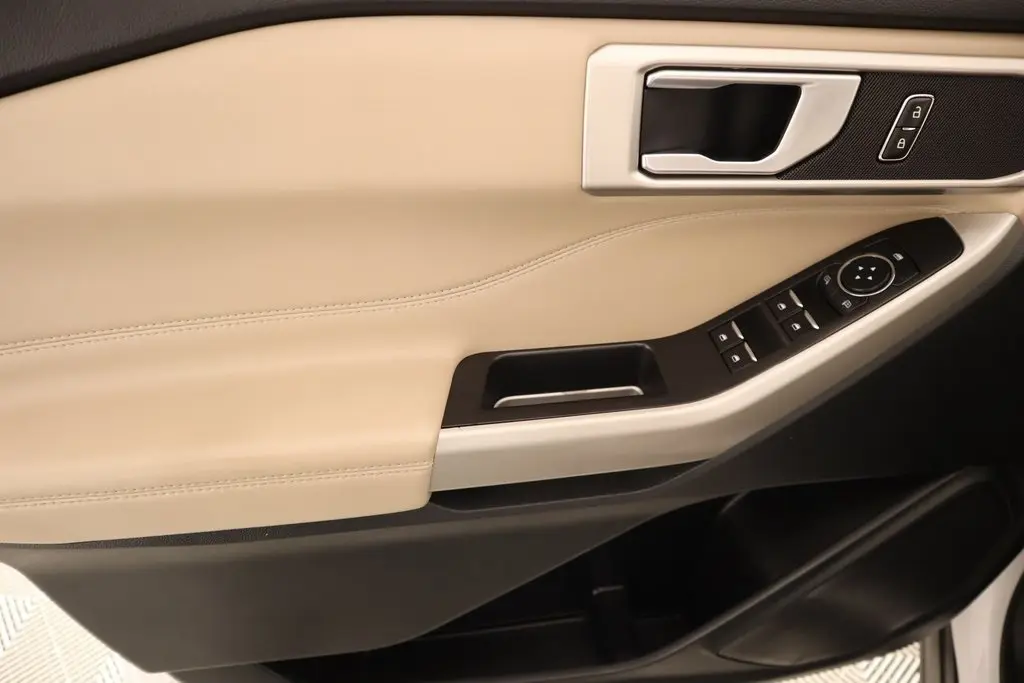2024 Ford Explorer XLT photo 15