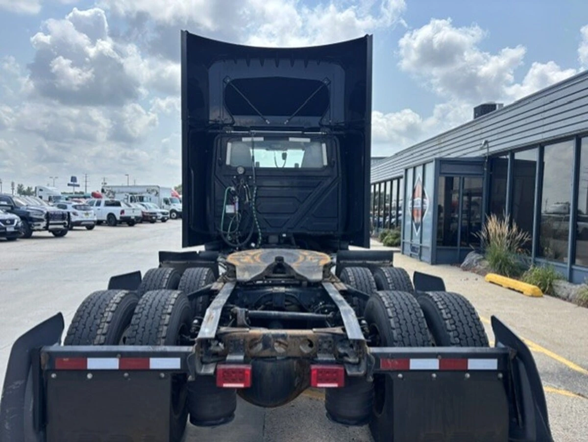 2022 International LT in Cedar Rapids, IA — photo 4