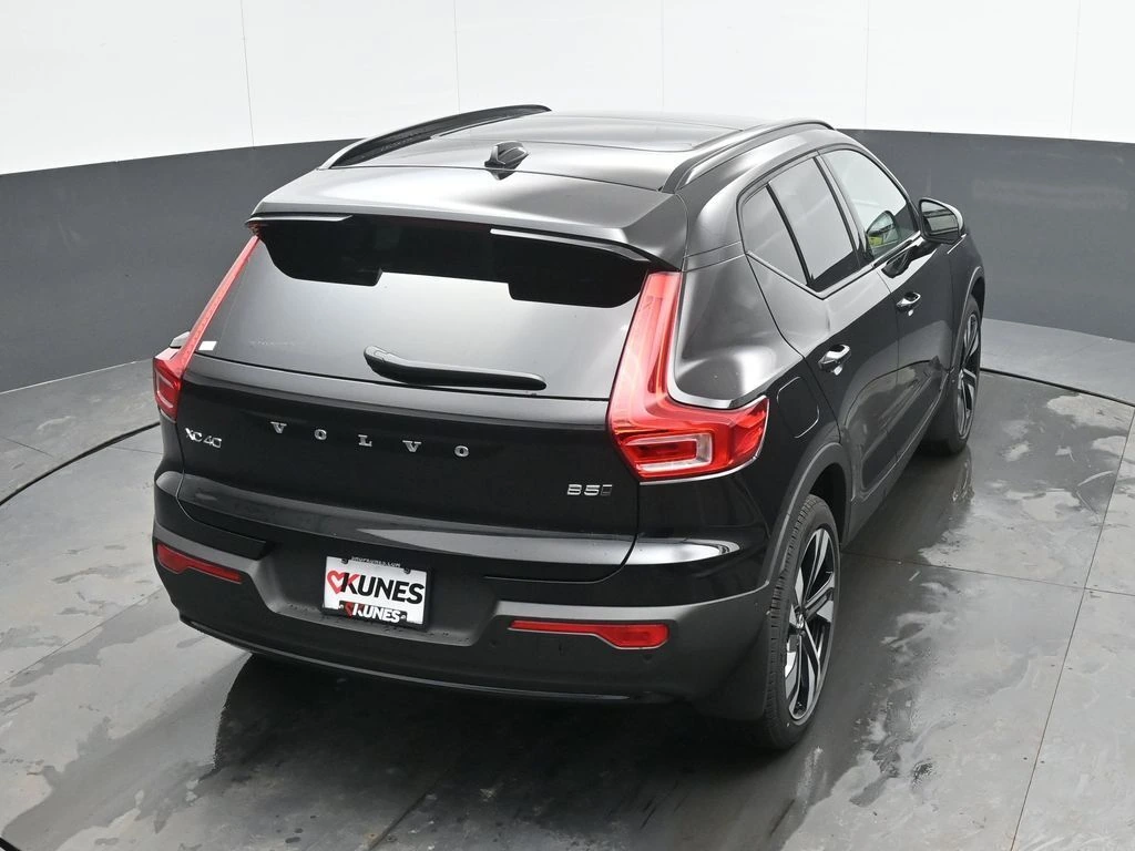2026 Volvo - image 30