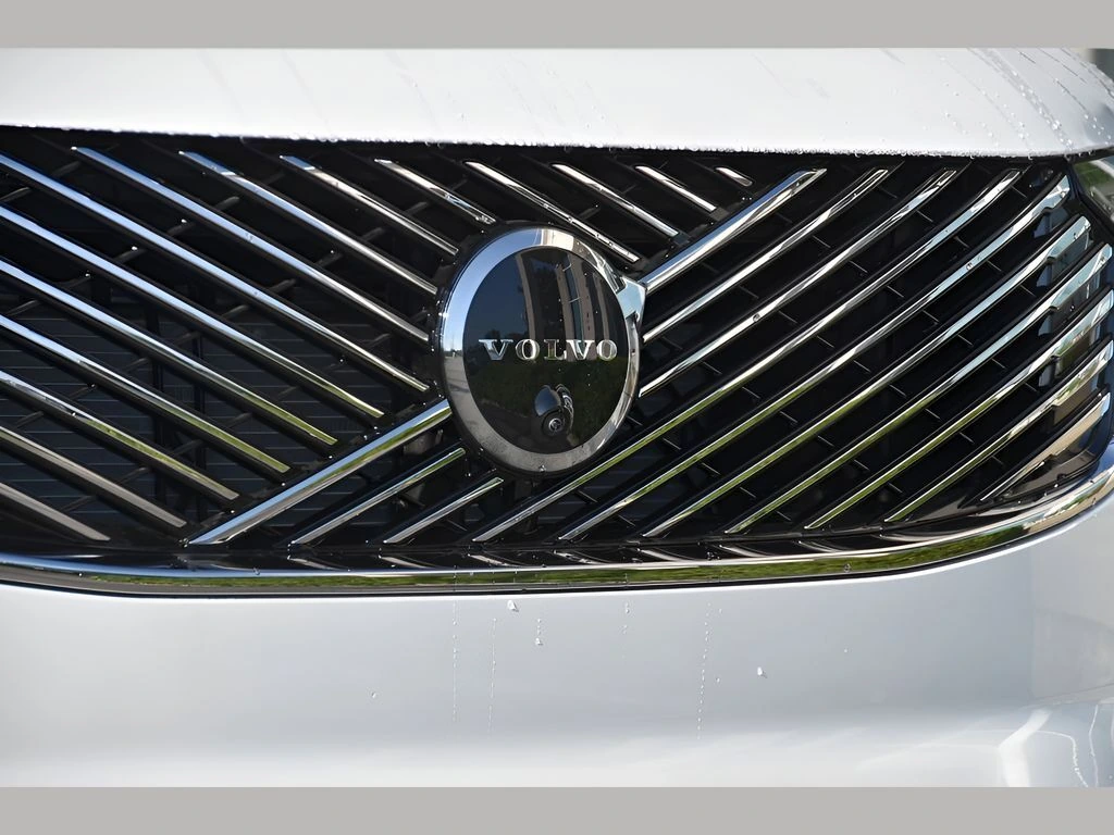 2026 Volvo - image 11