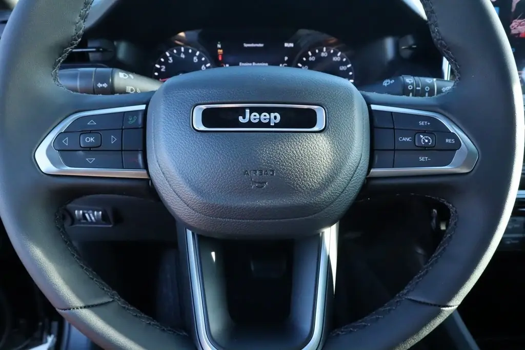 2026 Jeep Compass Latitude photo 3