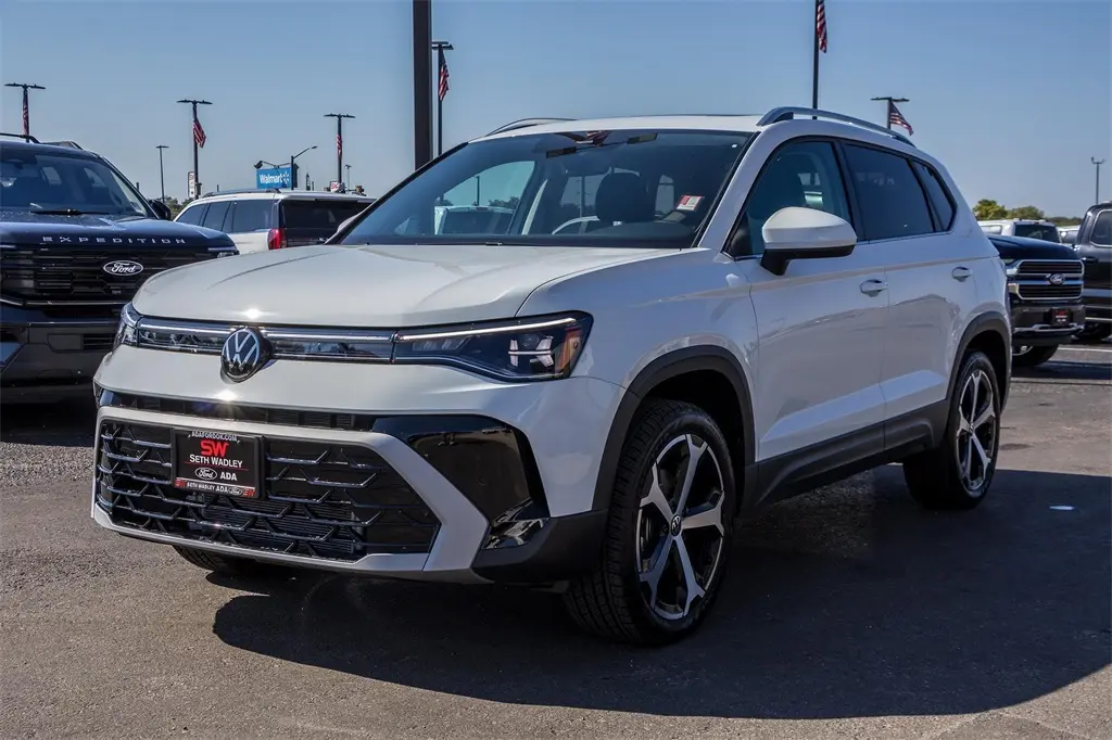 2025 Volkswagen Taos SEL photo 3