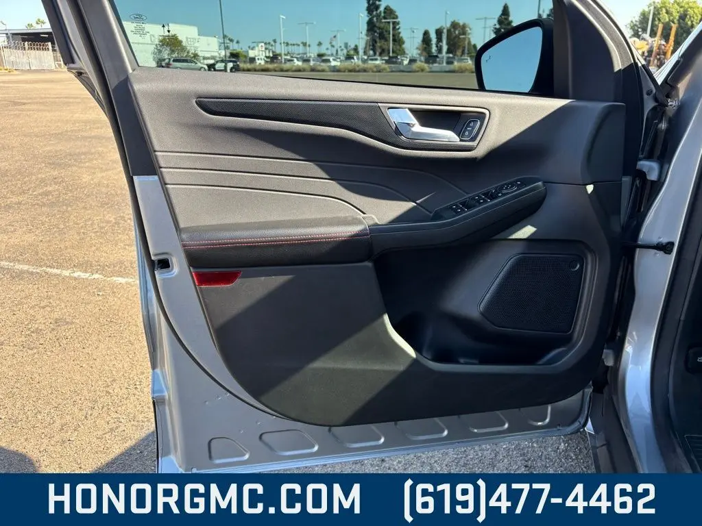 2024 Ford Escape ST-Line photo 12