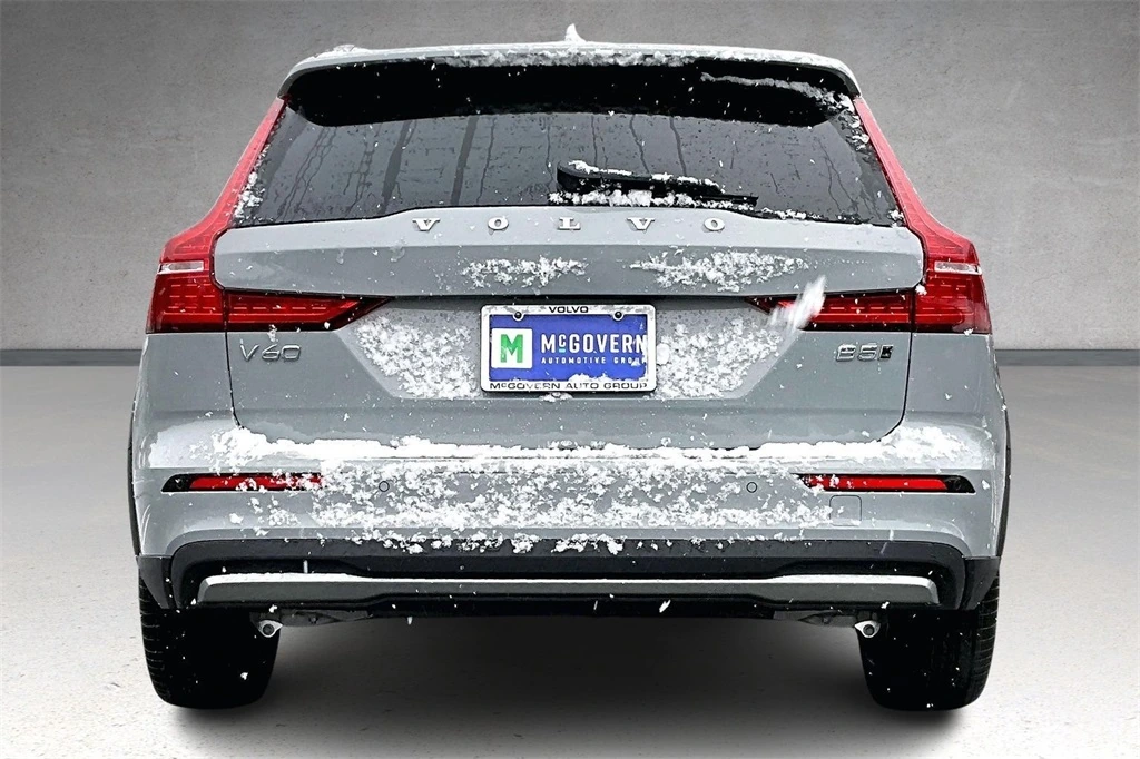 2026 Volvo - image 4