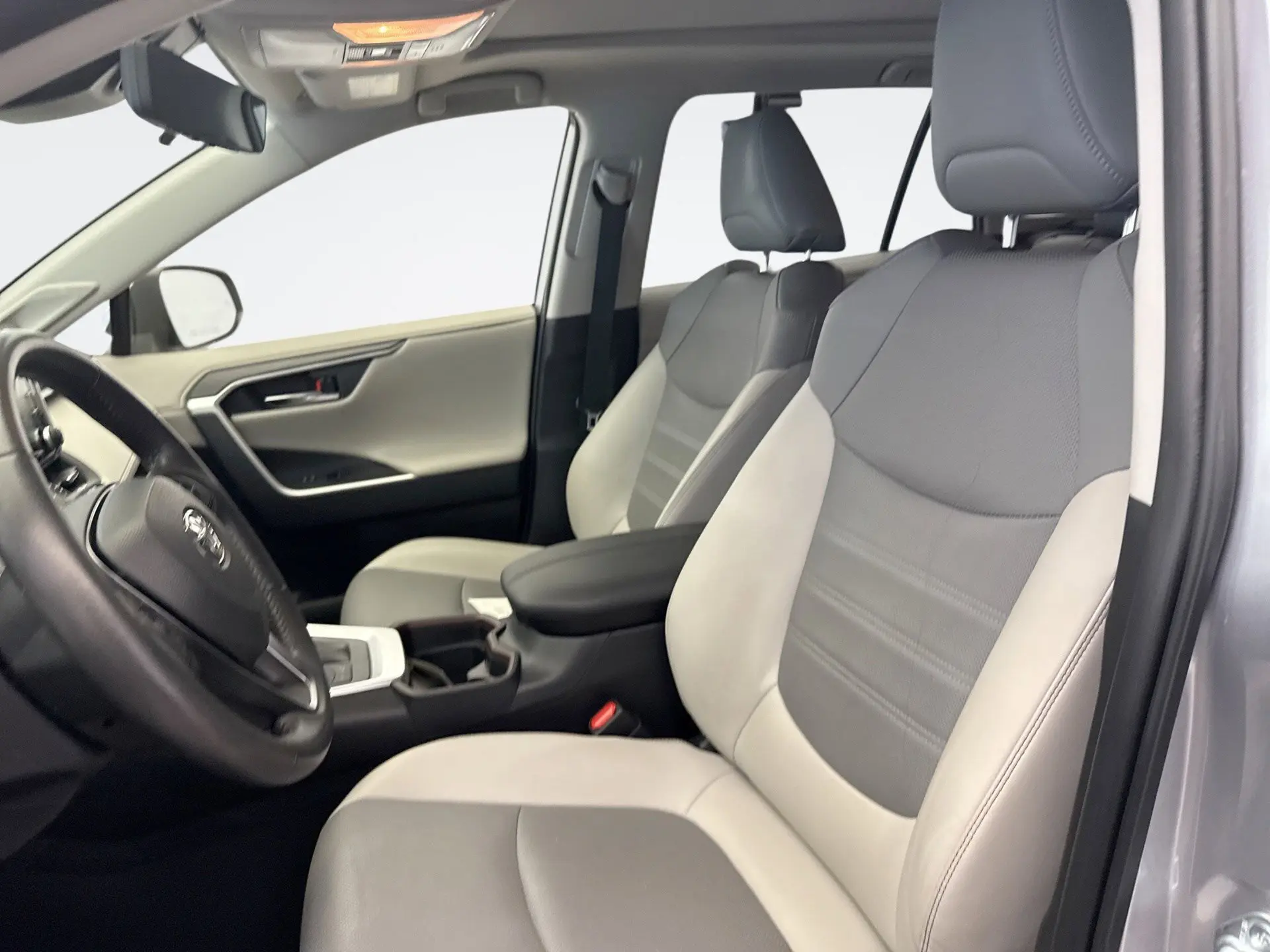 2021 Toyota RAV4 Limited photo 8