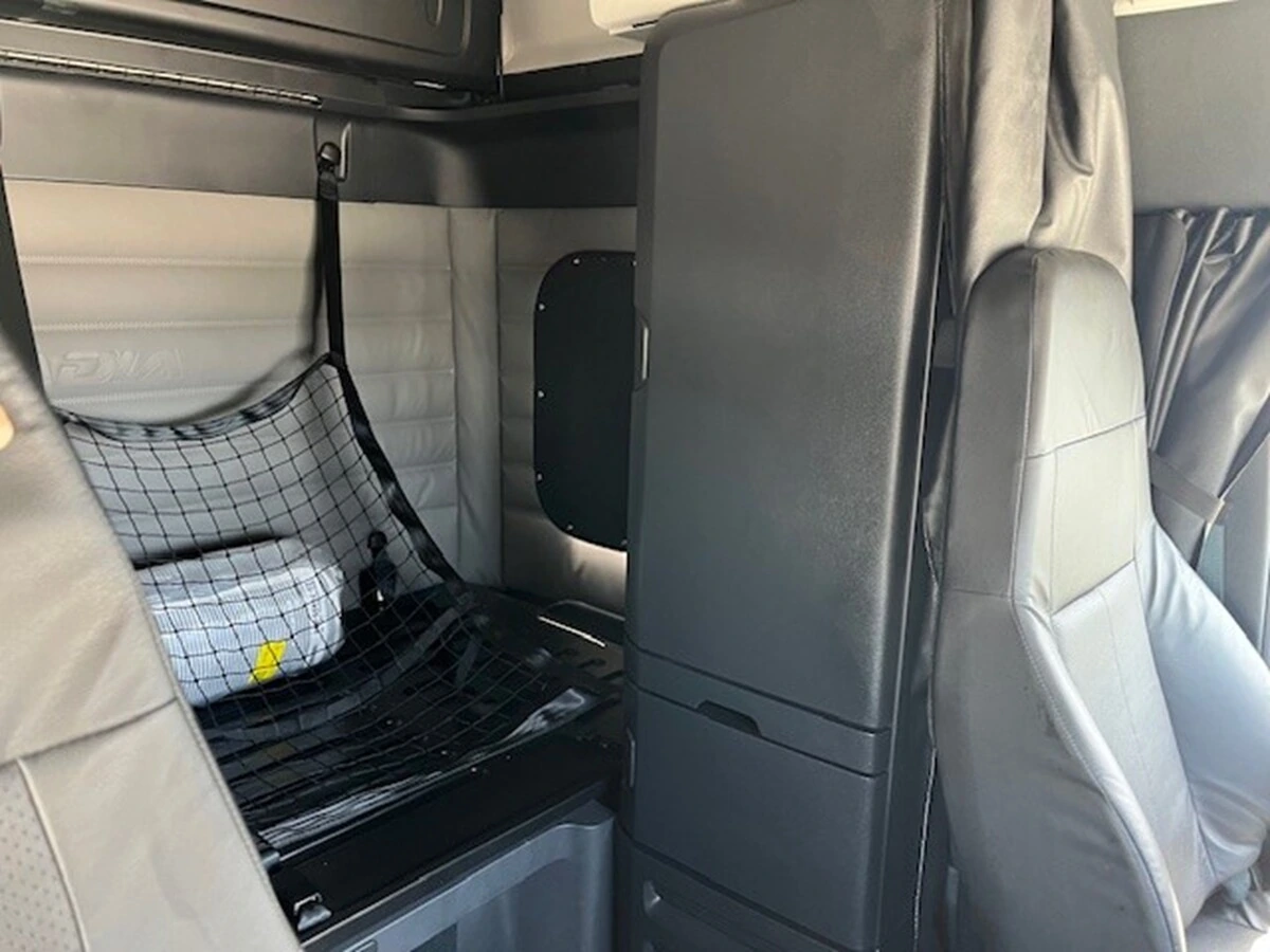 2027 Freightliner - image 14