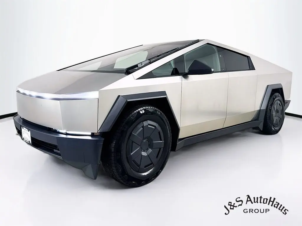 2024 Tesla Cybertruck All-Wheel Drive photo 3