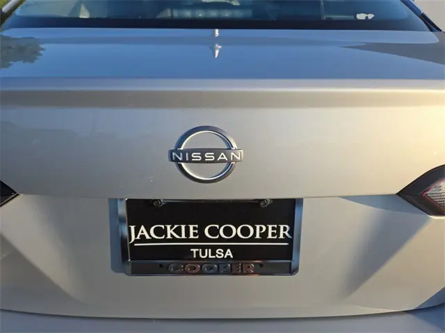 2025 Nissan Versa 1.6 SV photo 35