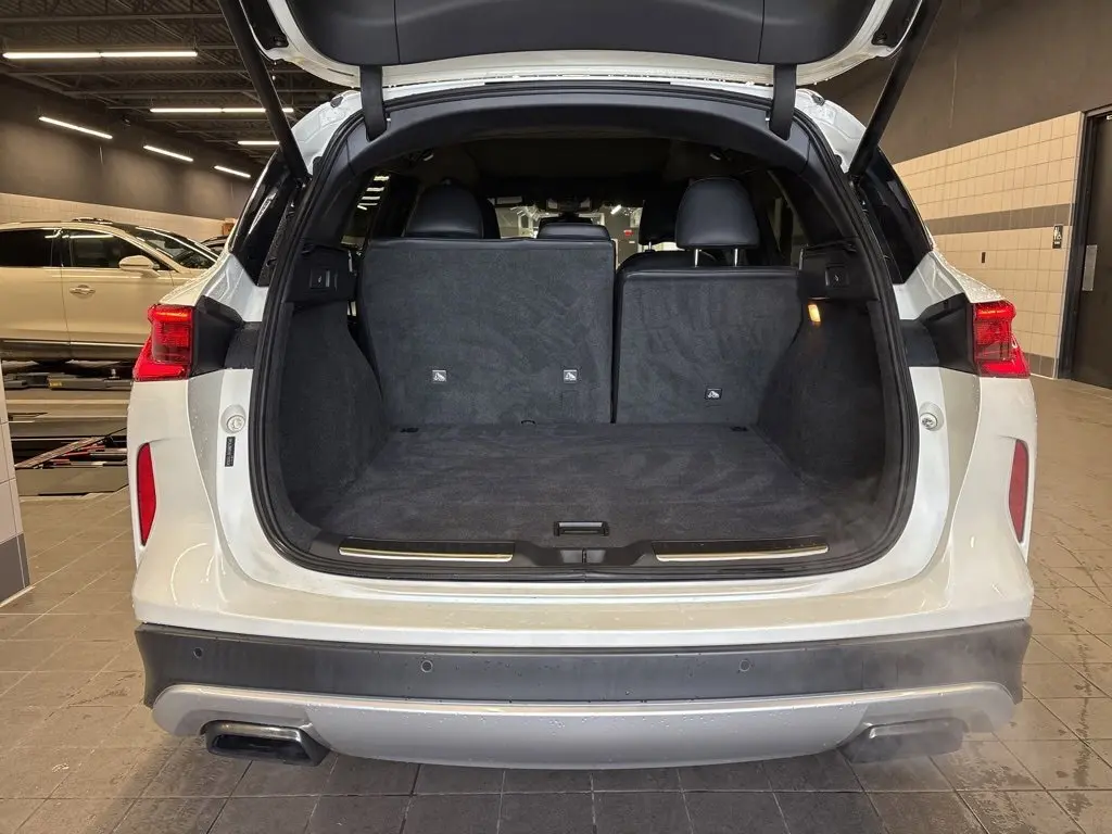 2019 Infiniti QX50 Essential AWD photo 26