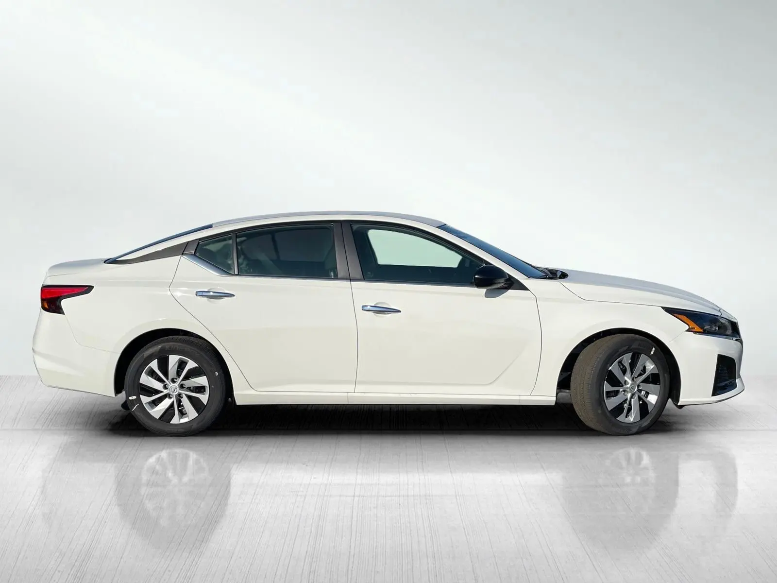 2025 Nissan Altima S photo 2