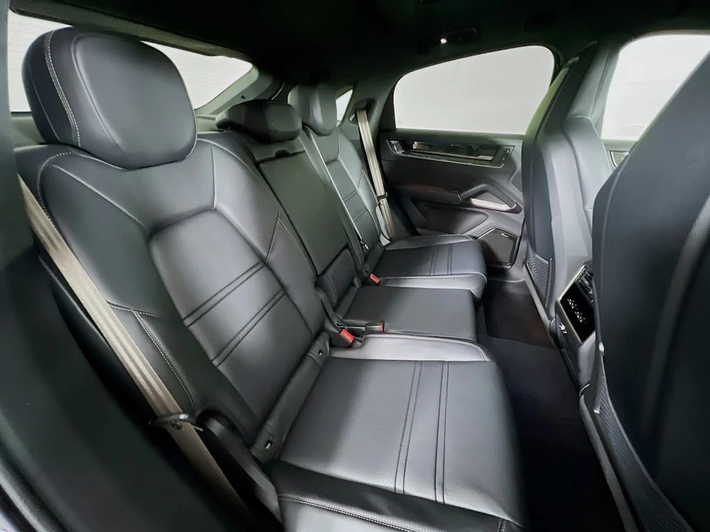 2026 Porsche Cayenne Coupe Turbo E-Hybrid - Photo 29