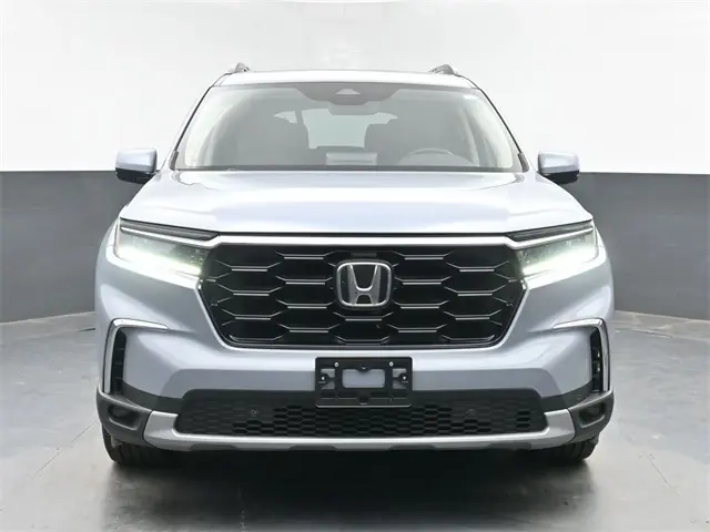2023 Honda Pilot Touring photo 3