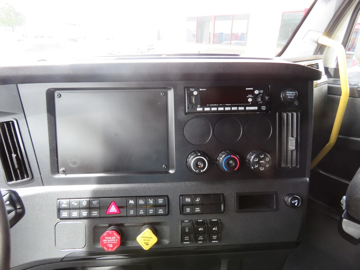 2024 Freightliner Cascadia - image 20