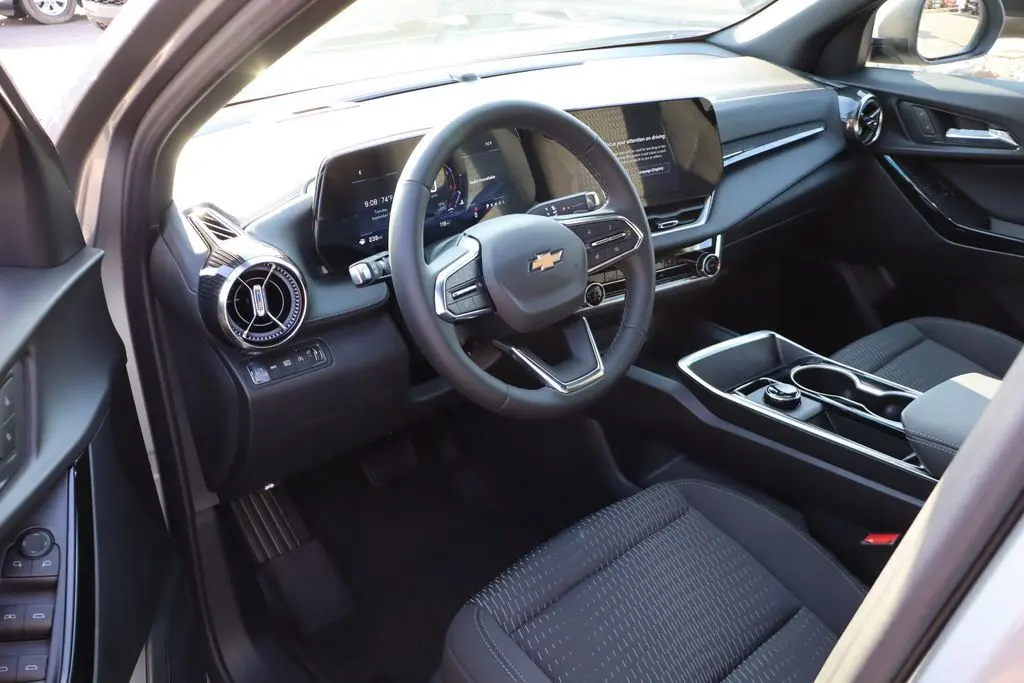 2026 Chevrolet Equinox LT photo 10