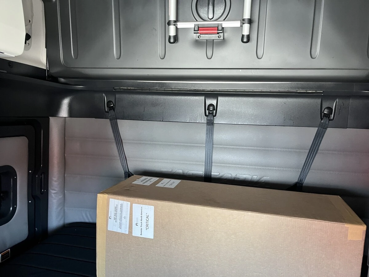 2021 Freightliner Cascadia - image 30