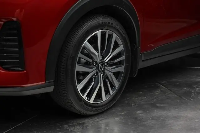 2023 Nissan Kicks SV photo 7