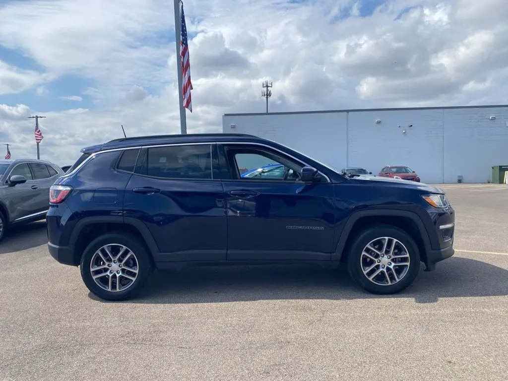 2018 Jeep Compass Latitude photo 2