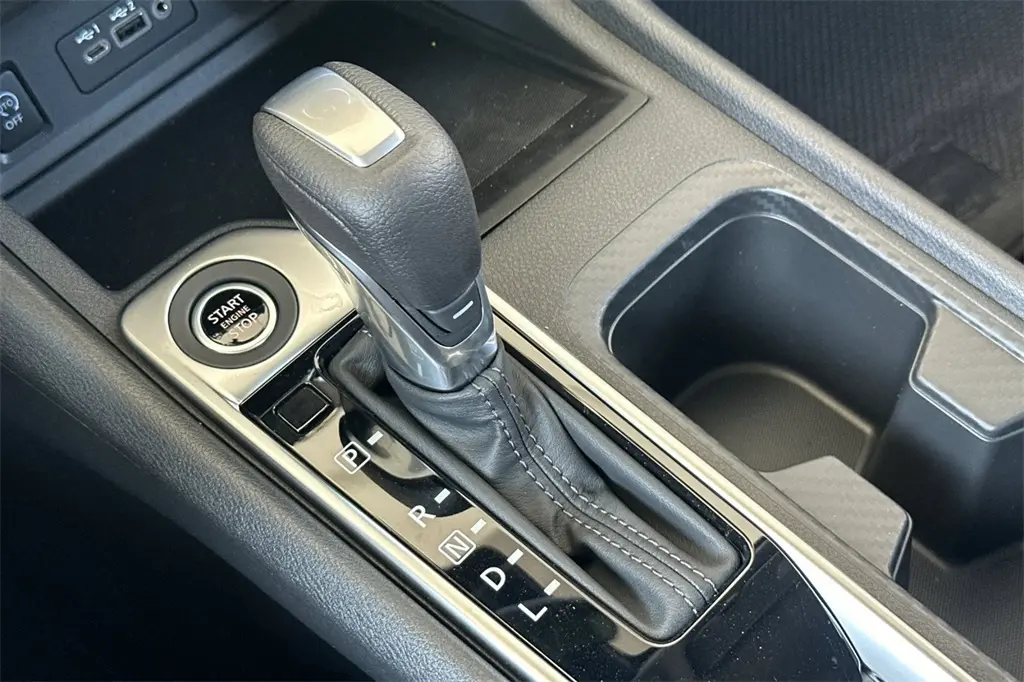 2025 Nissan Sentra SV photo 17